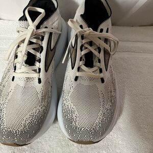 Stylish Women's Athletic Shoes in Cream and Black